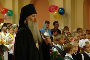 Епископ Евстафий поздравляет учеников с началом нового учебного года